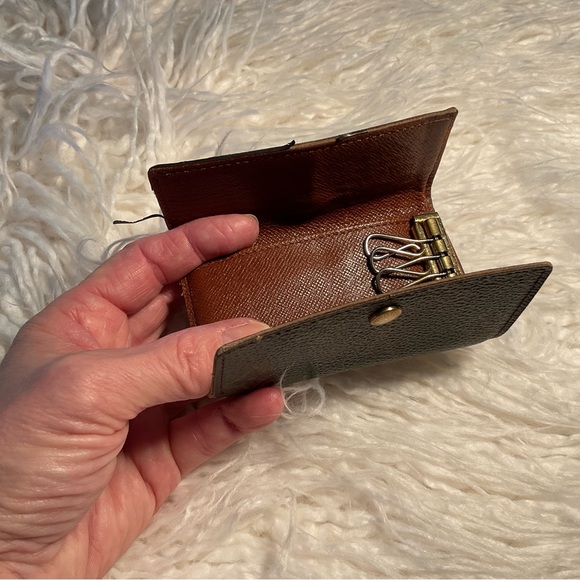 Louis Vuitton LV Monogram Key Holder - Picture 8 of 8